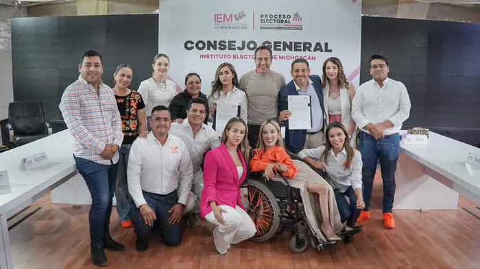  Recibe Víctor Manríquez constancia como diputado local electo