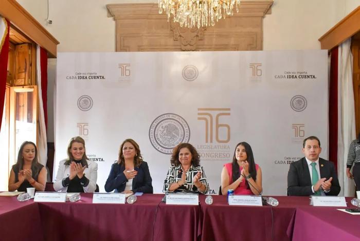 Reconoce Fabiola Alanís compromiso de personal del Congreso Estatal con la agenda de las mujeres