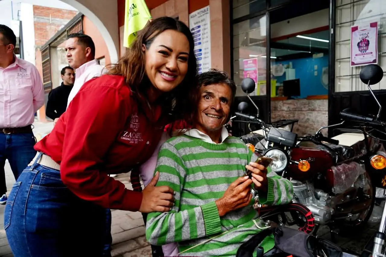 Reconocen a contribuyentes cumplidos con rifa de motocicletas en Zacapu