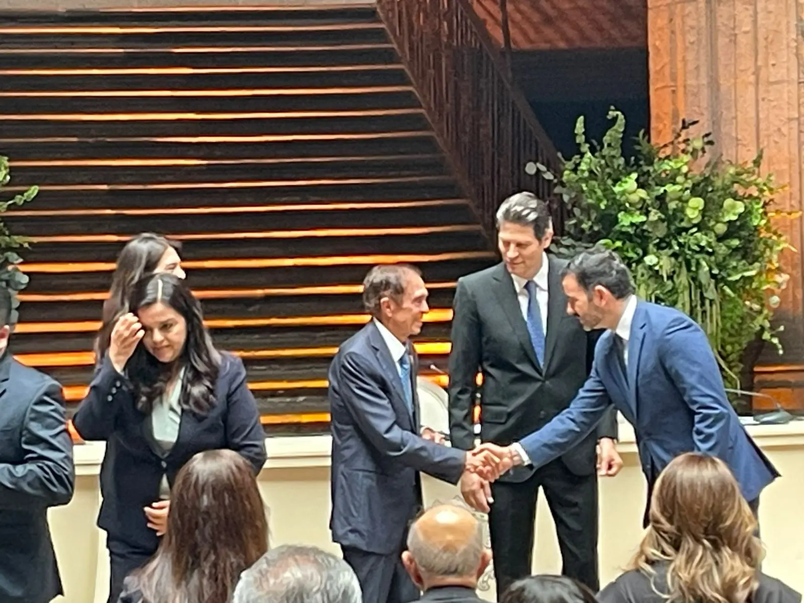 Reconocen trayectoria de Enrique Ramírez Villalón por impulsar la economía local