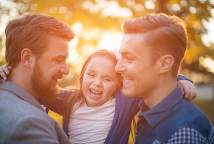 Reconocen uniones, pero no familias: persiste la exclusión de hijos de parejas LGBTQ+