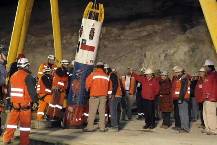 Recuperan 4 cuerpos de los 5 trabajadores atrapados tras colapso de mina en Chile