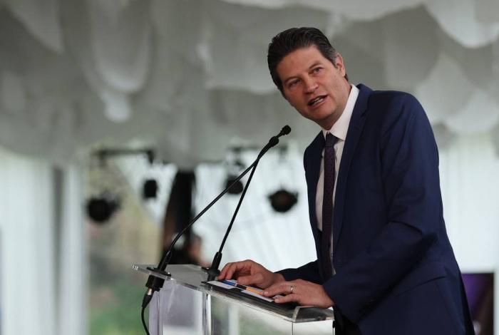 Reforma electoral genera incertidumbre y frena desarrollo: coincide Alfonso con Coparmex