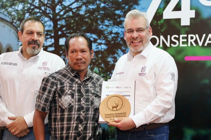 Refrenda Bedolla compromiso con medio ambiente y reconoce labor de la Cofom