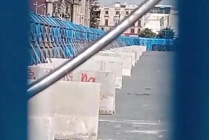 Refuerzan vallas en Palacio Nacional previo a marcha de mujeres