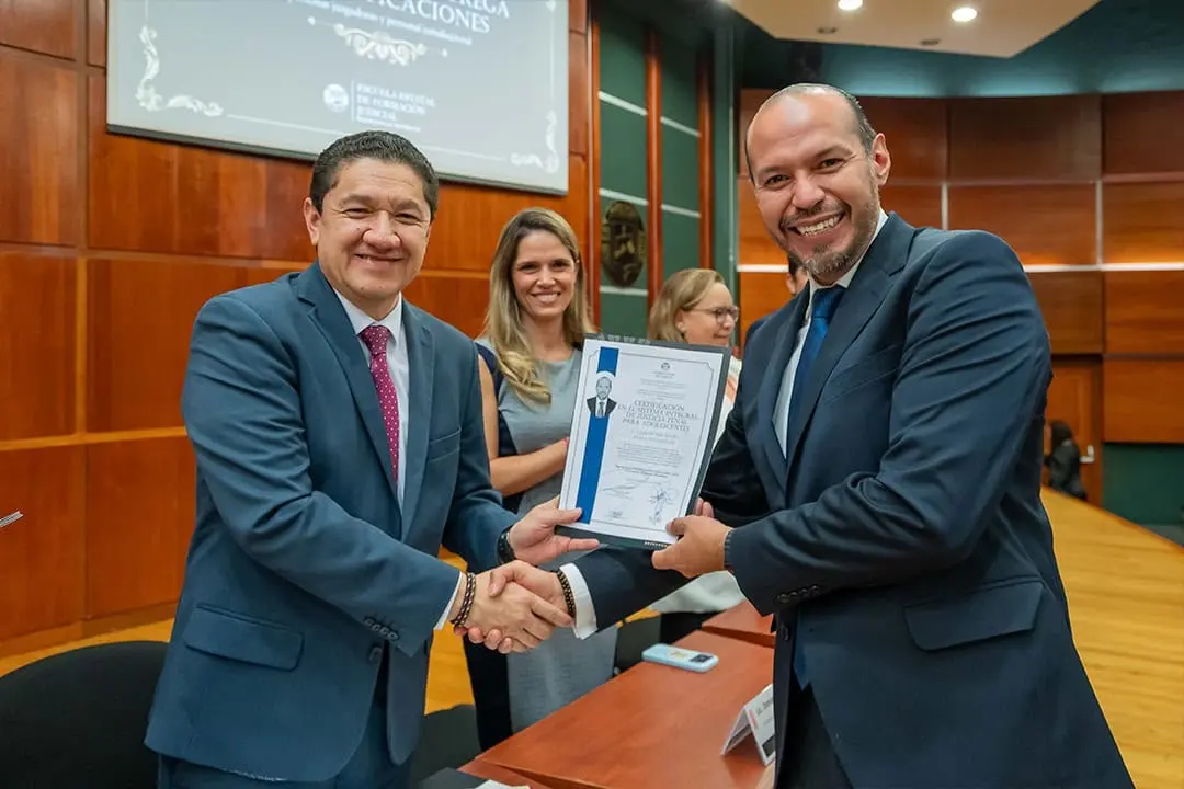 Refuerza Poder Judicial de Michoacán la justicia para adolescentes con la entrega de 76 certificaciones de especialización