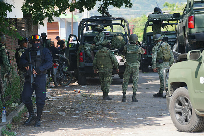 Refuerzo en Coahuayana después de estallido de narcomina que hirió a 4 policías comunales