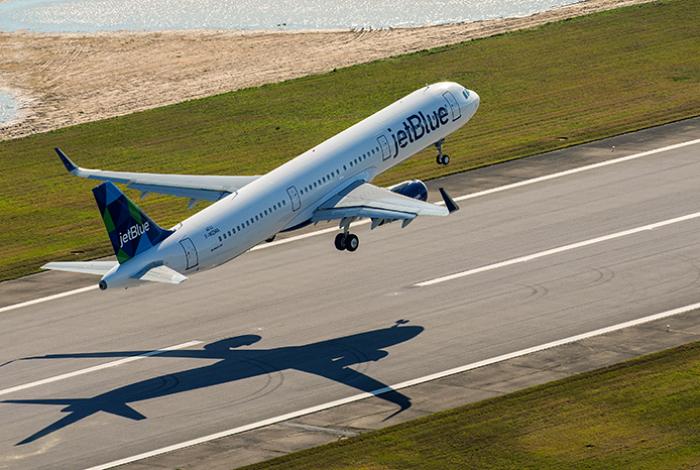 Regulador aéreo de EUA exige a aerolíneas reemplazar software de Airbus antes del domingo