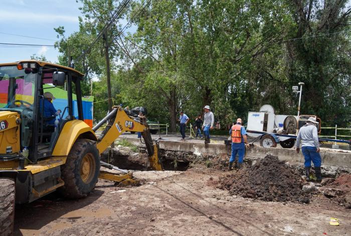 Reparación de vialidades con obras hídricas y sanitarias, con rezago