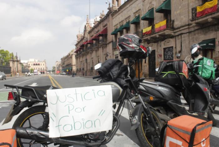 Repartidores exigen justicia por la muerte de Fabián, y respeto y seguridad para todos