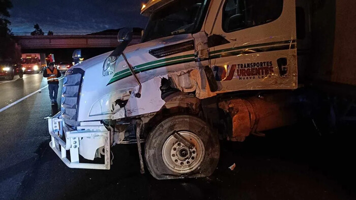 Reportan otro choque entre 3 camiones en la autopista Siglo XXI, ahora en San Ángel