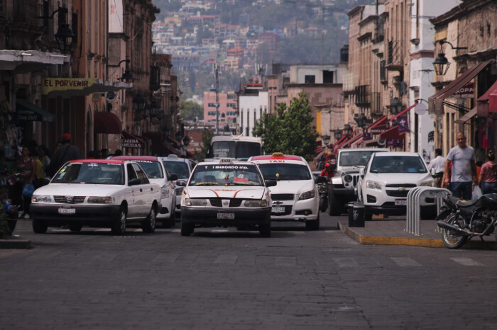 Reporte Vial | Taxistas toman calles del Centro de Morelia