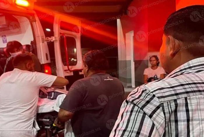 Resc4tan a cuatro menores arrastrados por una ola en Aquila