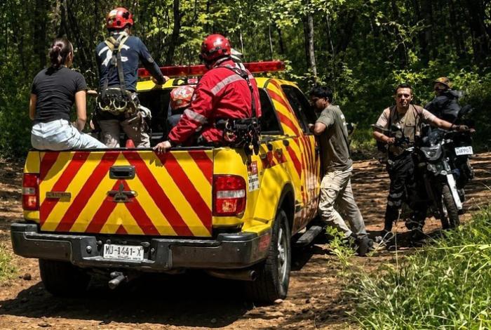 Rescatan a ciclista lesionado tras caer a un desnivel en el Cerro de La Cruz, en Uruapan