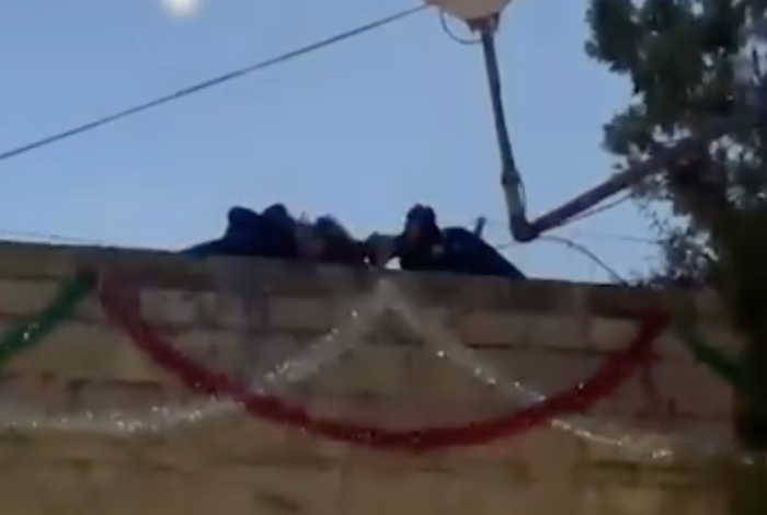 Rescatan a hombre que estaba en lo alto del Acueducto de Morelia