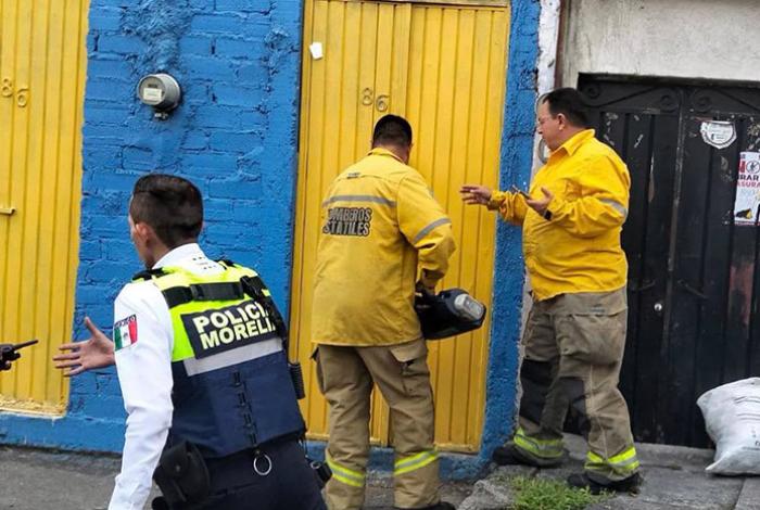 Rescatan a mujer de 83 años que fue encerrada con candado en una casa de la colonia Obrera, en Morelia
