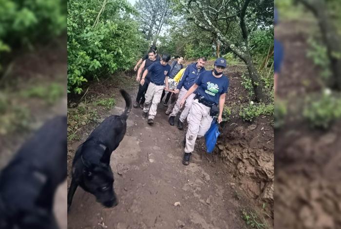 Rescatan a mujer del cerro de Jicalán en Uruapan; se fracturó la pierna