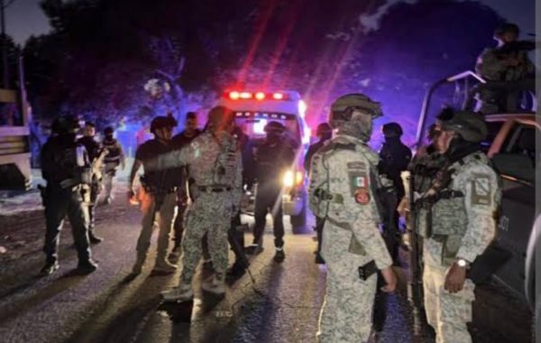 Rescatan a policía municipal y a su hijo, tras irrupción de encapuchados en su casa
