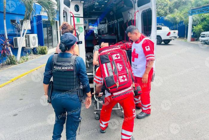 Rescatan a turista en Playa Jardín, Lázaro Cárdenas