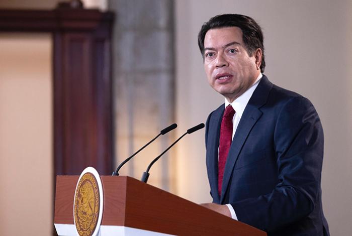 ¿Restricción de celulares aplica para maestros? Esto responde Mario Delgado, titular de la SEP