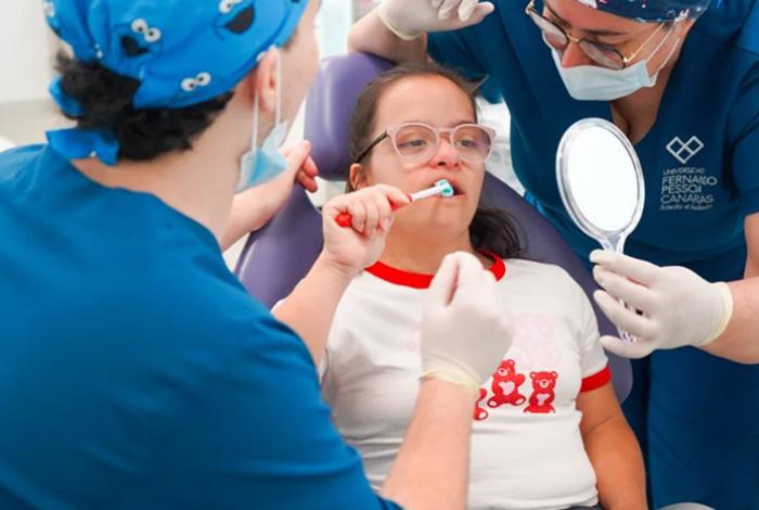 Revelan causas de la mala salud dental de las personas con síndrome de Down