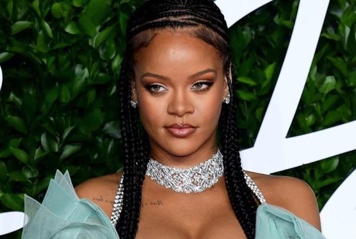 Rihanna presenta a su tercera hija Rocki Irish Mayers