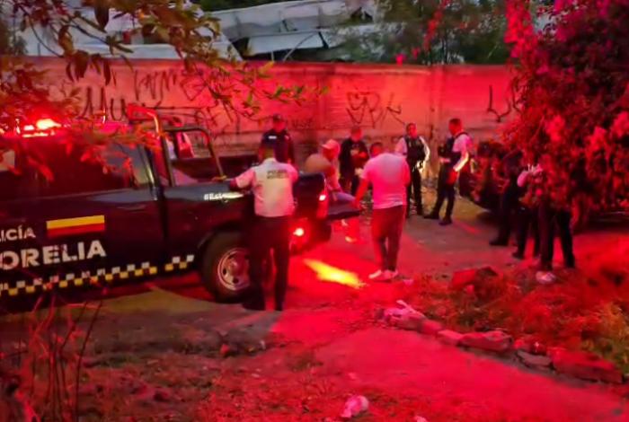 Riña en carnaval termina con botellazos y un lesionado por machete en Morelia