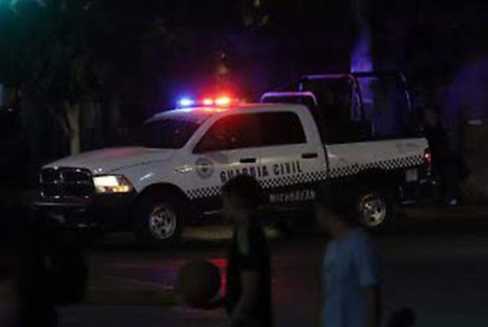 Riña entre dos sujetos deja un herido a machetazos en Apatzingán