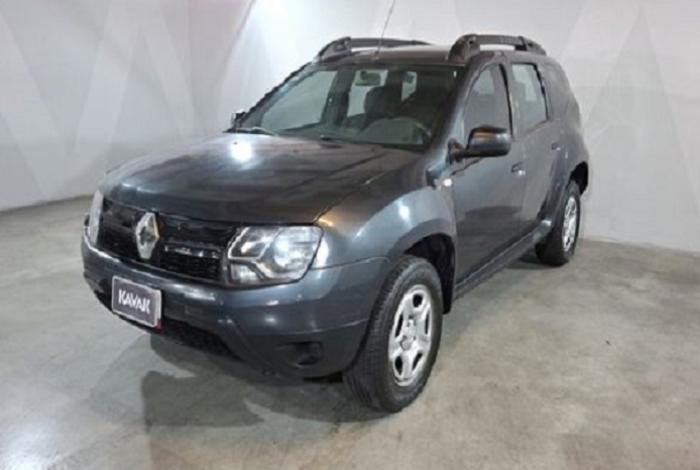 Roban camioneta Renault Duster cerca del Boulevard García de León en Morelia