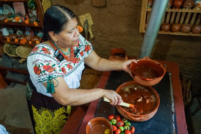 Rosalba Morales y su Taller de Cocina Tradicional; para degustar en Noche de Ánimas