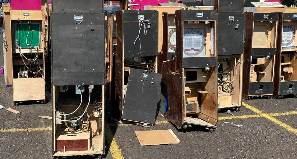 Sacan de las calles 98 maquinas tragamonedas en Lázaro Cárdenas