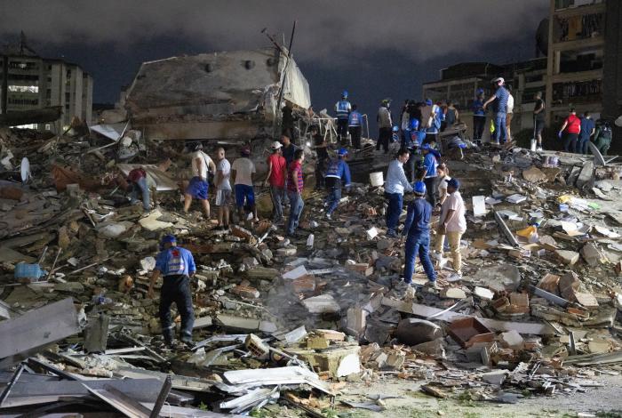 Sacuden a Venezuela dos potentes terremotos, dejan al menos 164 muertos