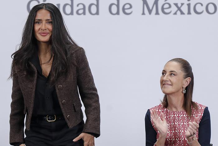 Salma Hayek: "Es momento de contar historias cuando estamos siendo atacados moralmente"