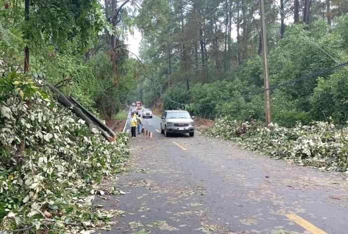 SCOP activa protocolo de atención en carreteras ante alerta de lluvias en Michoacán