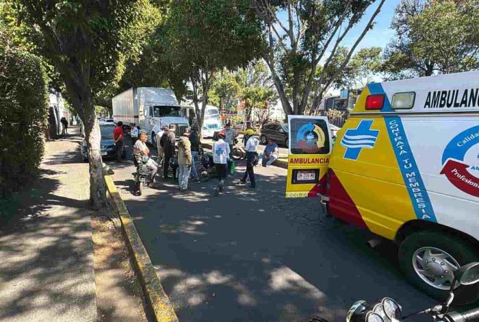 Se accidenta motorrepartidor sobre Calzada La Huerta, en Morelia