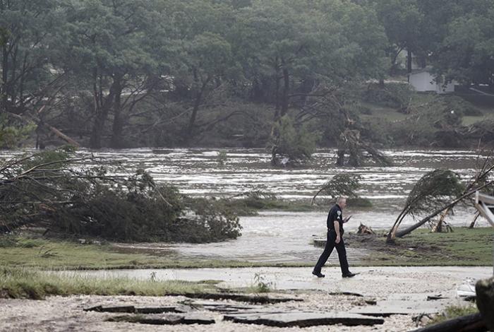 Se elevan a 52 las víctimas mortales de las inundaciones en Texas, entre ellas 15 niños