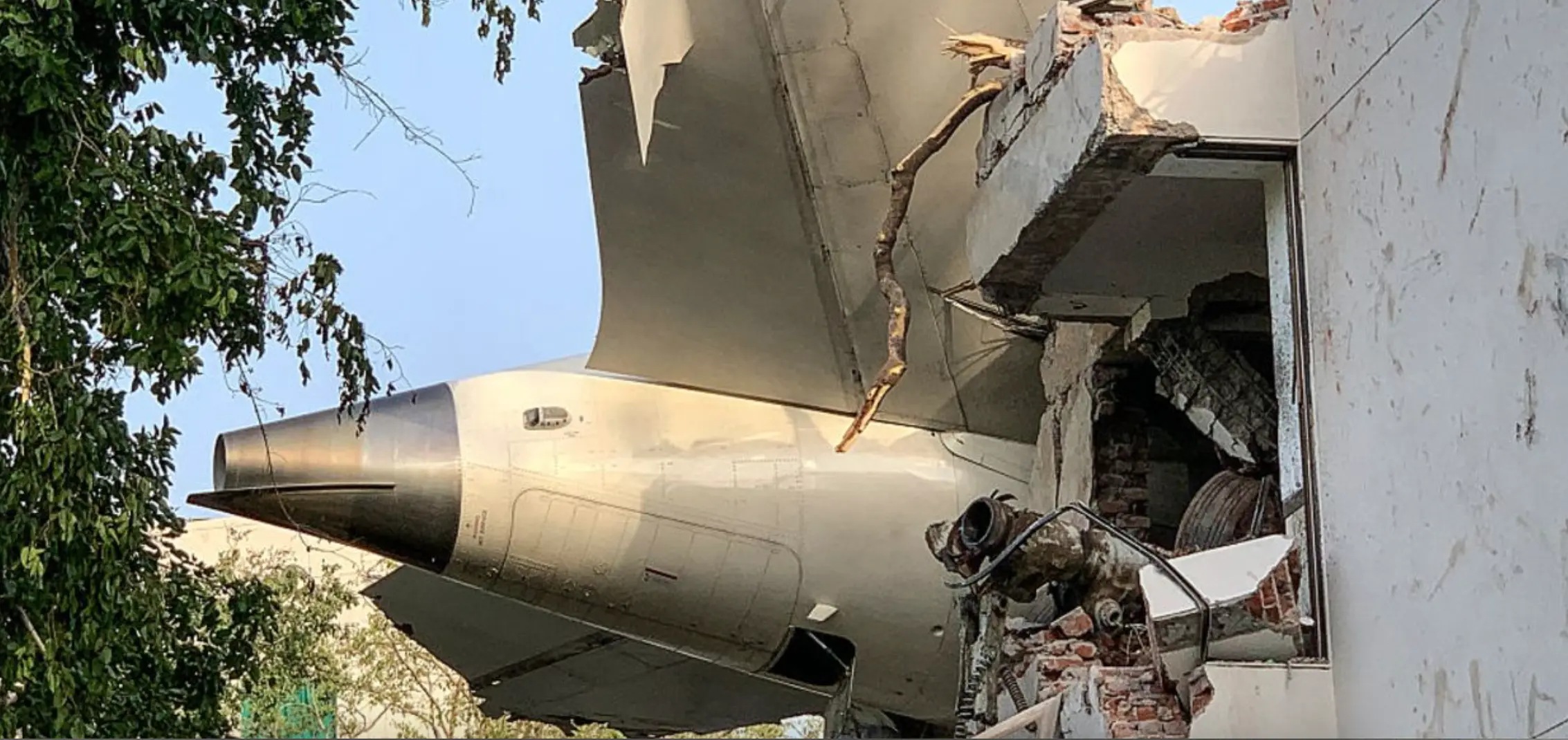 Se estrella avión de Air India con 242 pasajeros a bordo