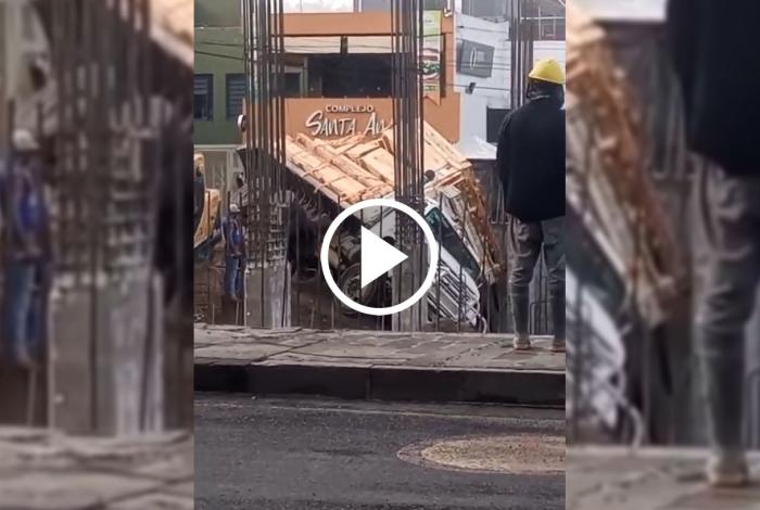 Se hunde camión dentro de una construcción en Morelia