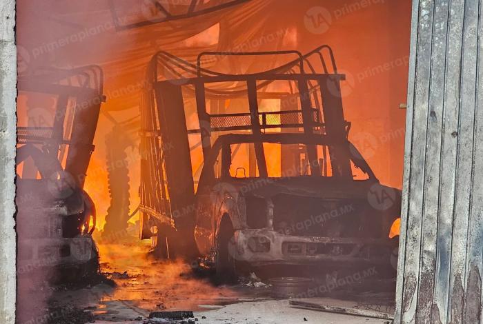 Se inc3ndia bodega en Apeo, Maravatío