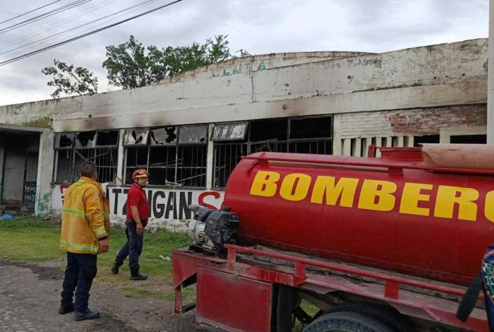 Se incendia bodega abandonada en la colonia Vista Bella de Apatzingán