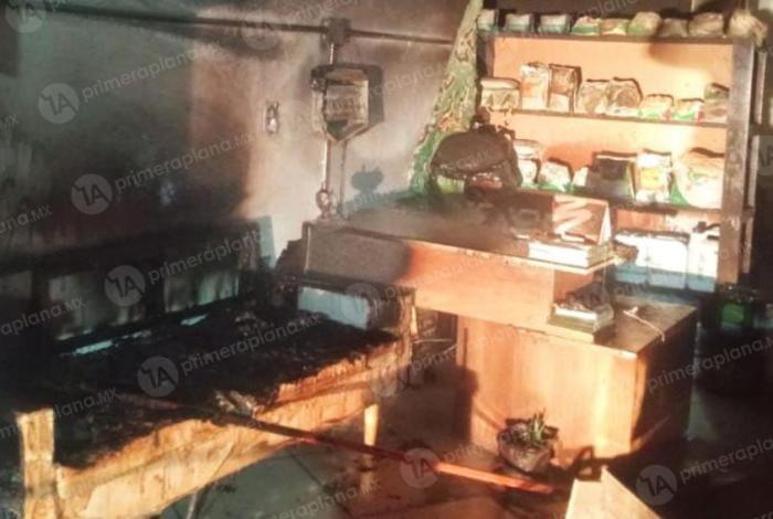 Se incendia establecimiento de Agroquímica en Ario de Rosales