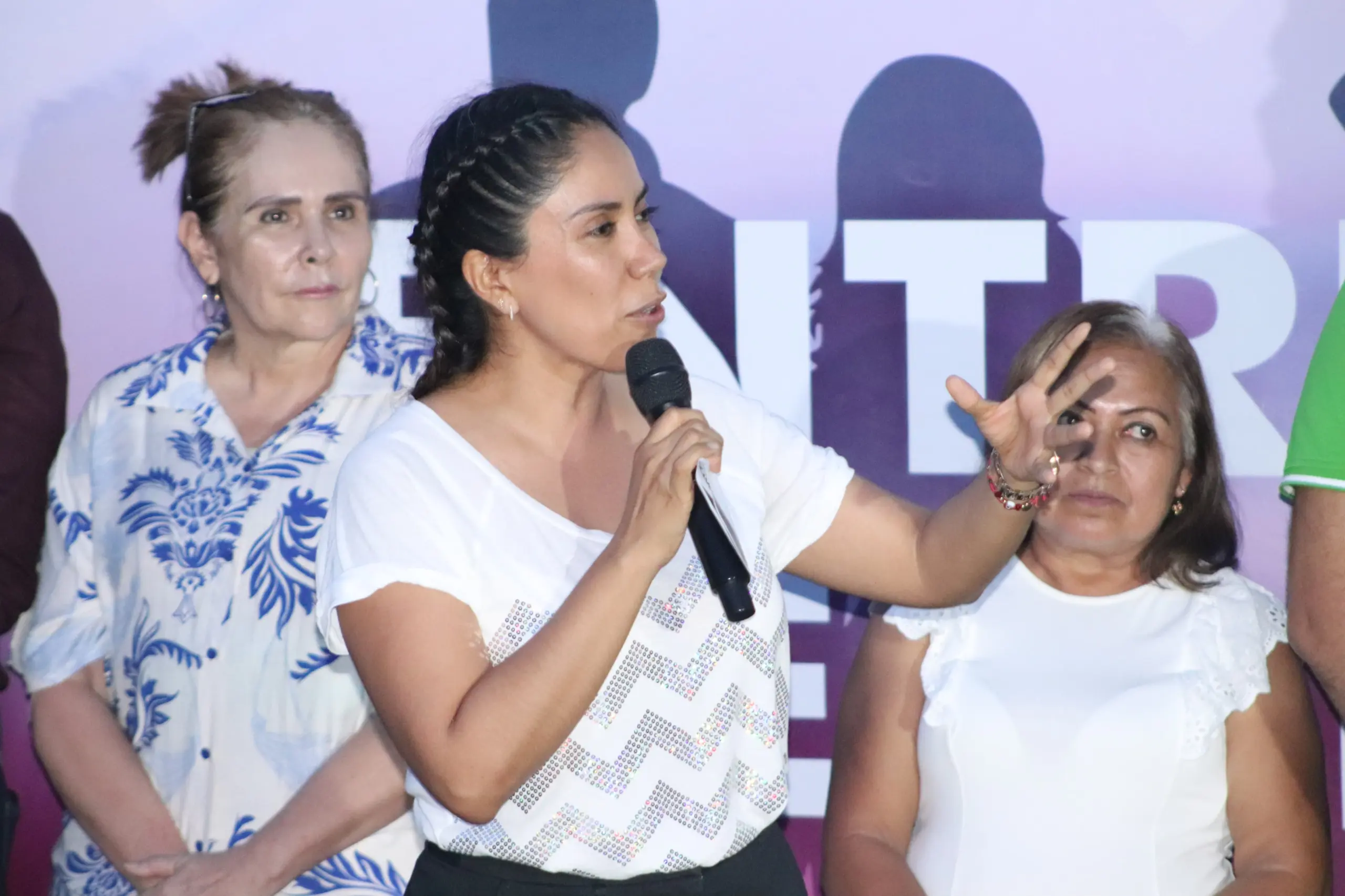 Se instalan más de 4,800 luminarias LED en Apatzingán para fortalecer el bienestar ciudadano.