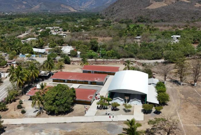Se invierten 160 millones de pesos en educación en la costa michoacana: Gabriela Molina