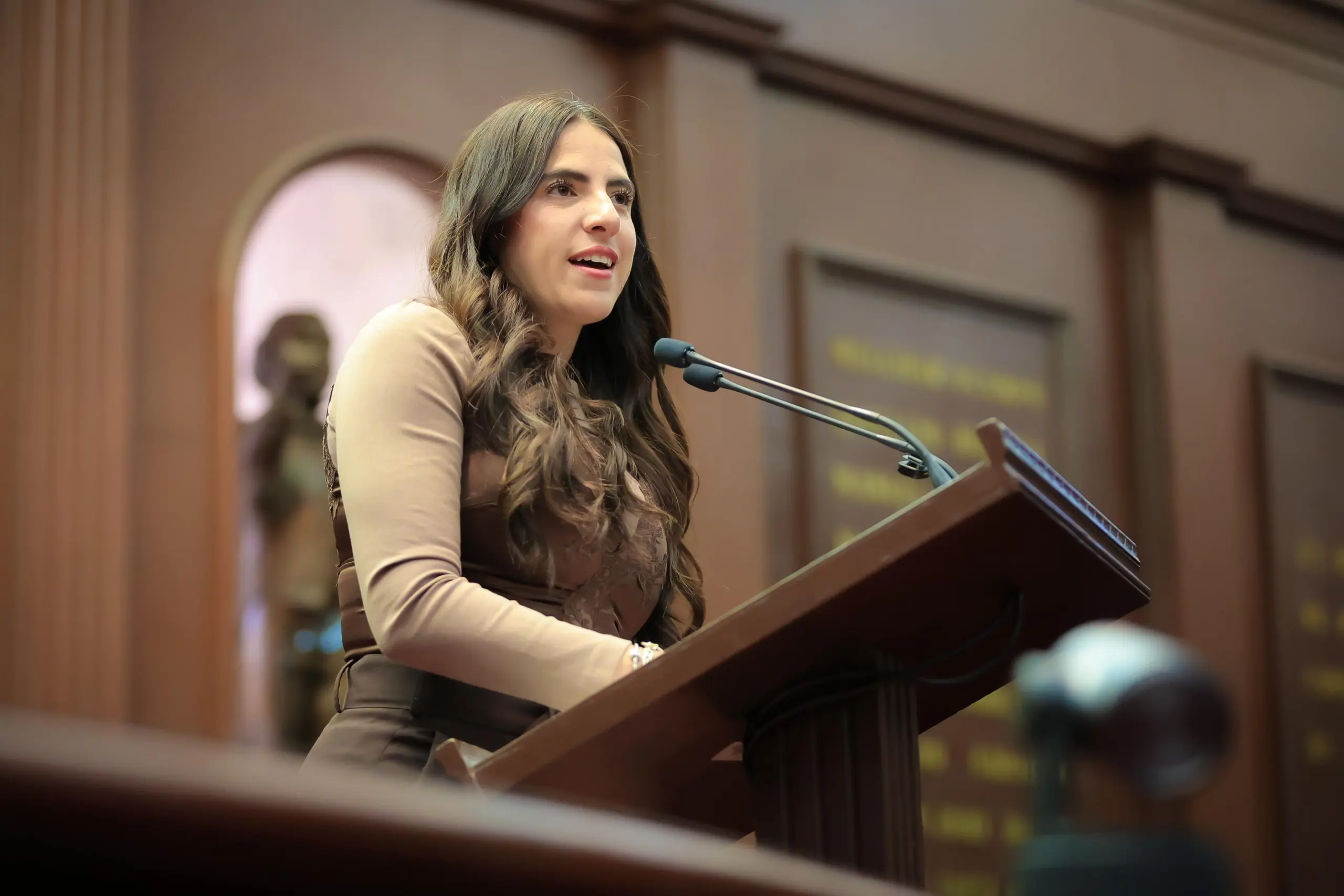Se les cayó la máscara: PAN, PRI, MC y la sombreriza votaron contra revisar candidatos: Giulianna Bugarini