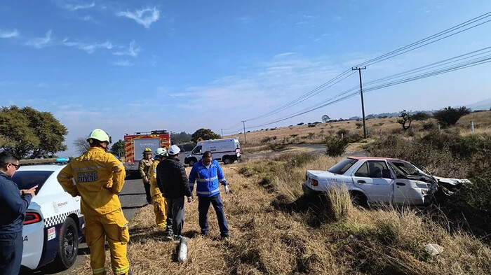 Se registra accidente de taxi en la carretera Morelia-Pátzcuaro