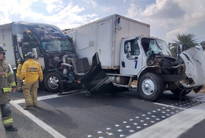 Se registra choque entre tráiler y camión de carga en la Morelia-Pátzcuaro