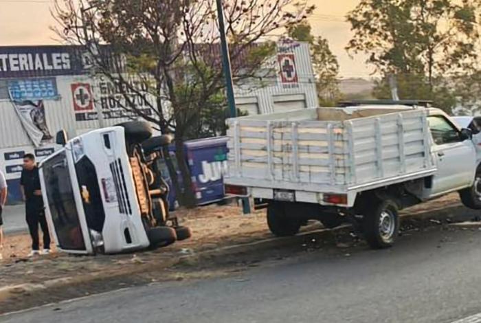 Se registra choque entre dos vehículos en la Madero Poniente de Morelia
