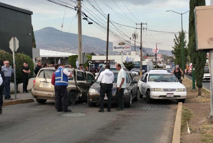 Se registra choque múltiple en el Libramiento Sur y avenida Periodismo, en Morelia