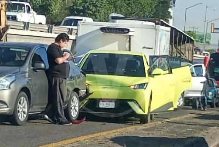 Se registra choque múltiple en la avenida Morelos, por salida a Salamanca