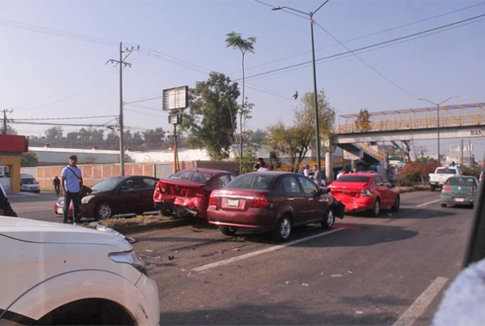 Se registra choque múltiple en la Morelos Norte de Morelia, en la salida a Salamanca
